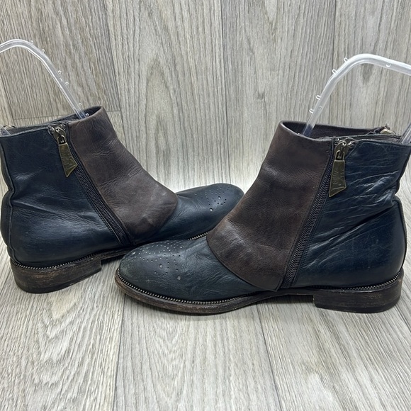 LA BOTTEGA DI LISA Blk & Brn Ankle Boots - Picture 8 of 11